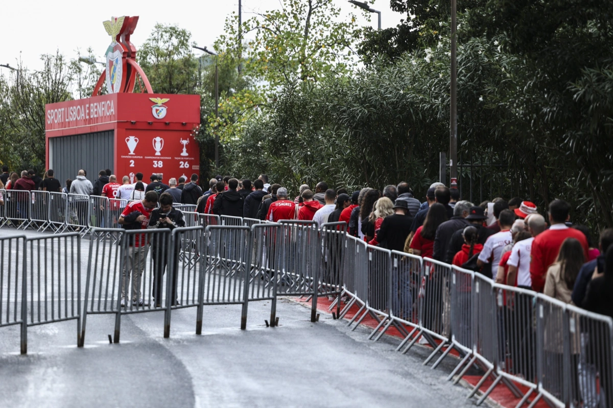 Imagem de contexto do artigo "Atingimos os 86.600." Benfica ultrapassa número de votantes da primeira volta