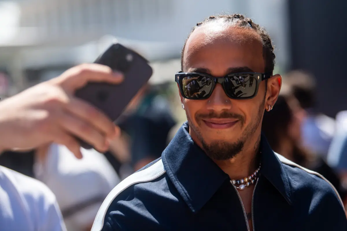 Imagem de contexto do artigo Ferrari confirma Lewis Hamilton como piloto a partir de 2025