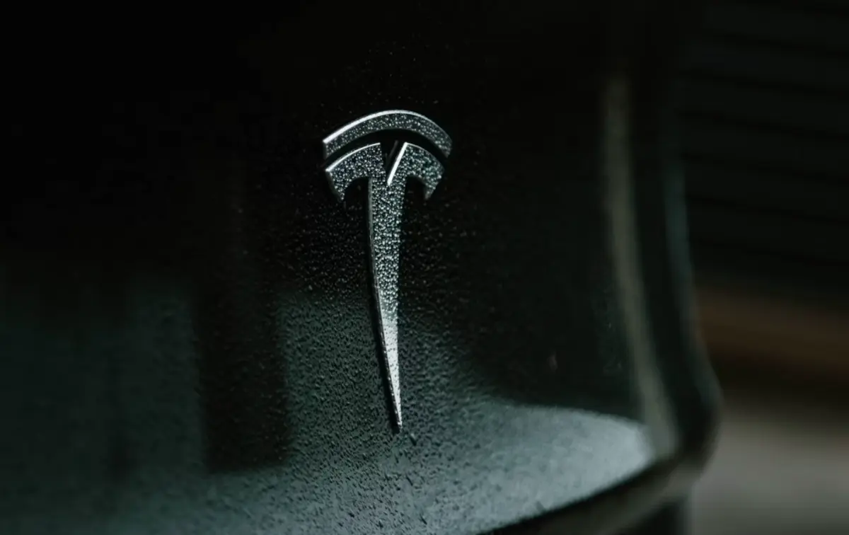 Imagem de contexto do artigo Ações da Tesla caem mais de 8% em Wall Street