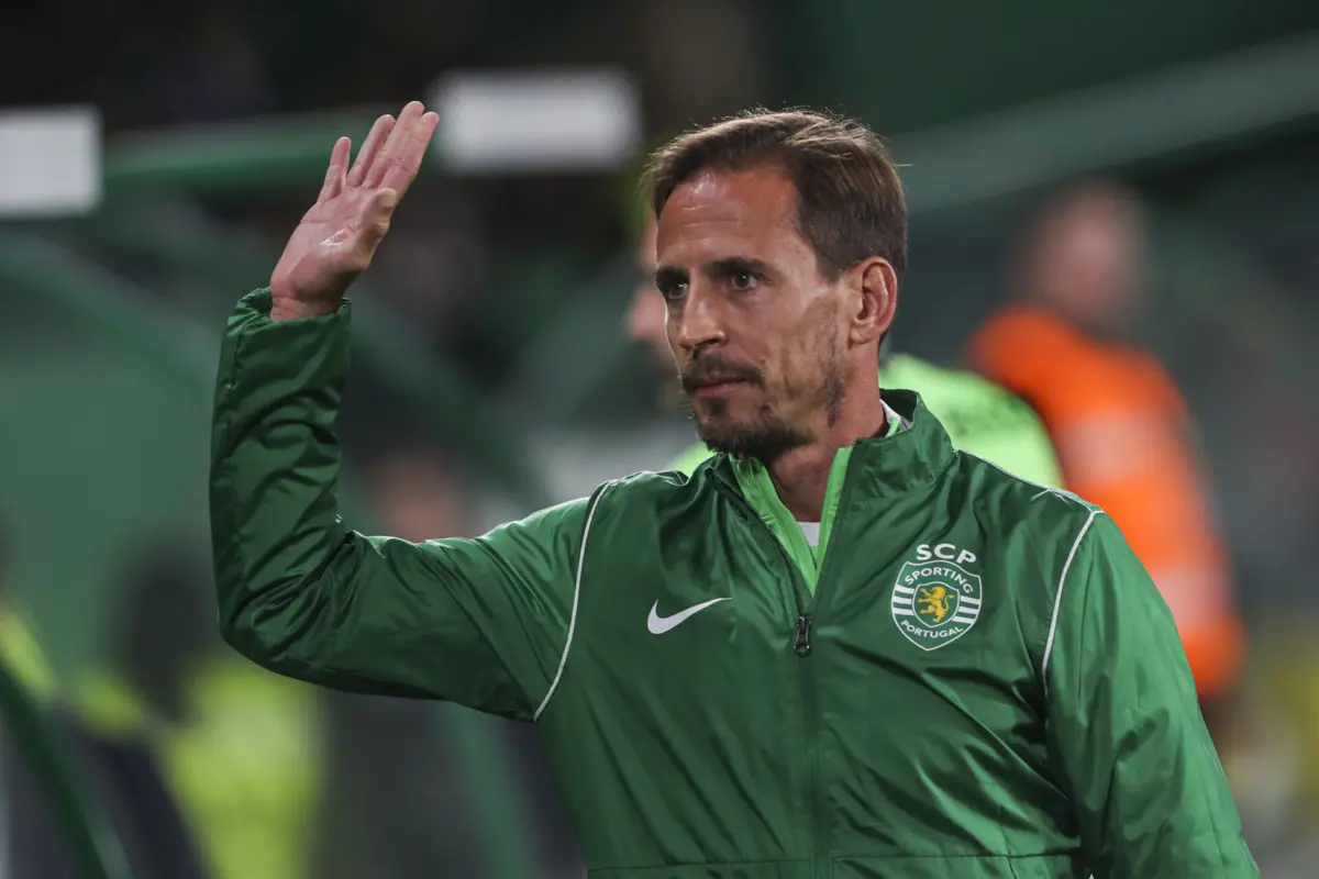 Em comunicado enviado à CMVM, a sociedade desportiva dos leões dá conta da cessação dos contratos, com o treinador João Pereira e a sua equipa técnica