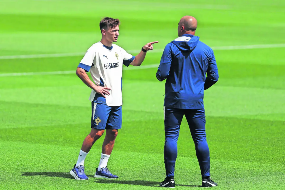 O Hungria-Portugal está agendado para 20h45 (19h45) e terá arbitragem do belga Erik Lambrechts