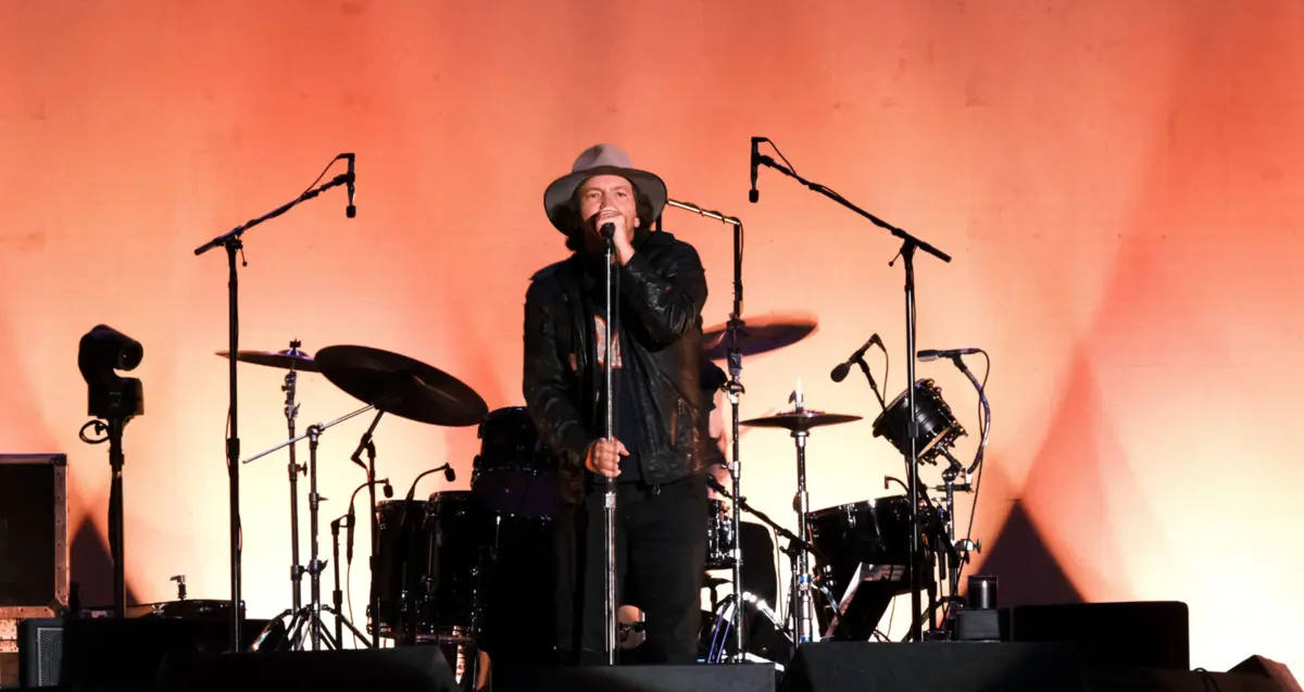 Imagem de contexto do artigo Pearl Jam e Sum 41 enchem NOS Alive: o último dia de festival em imagens