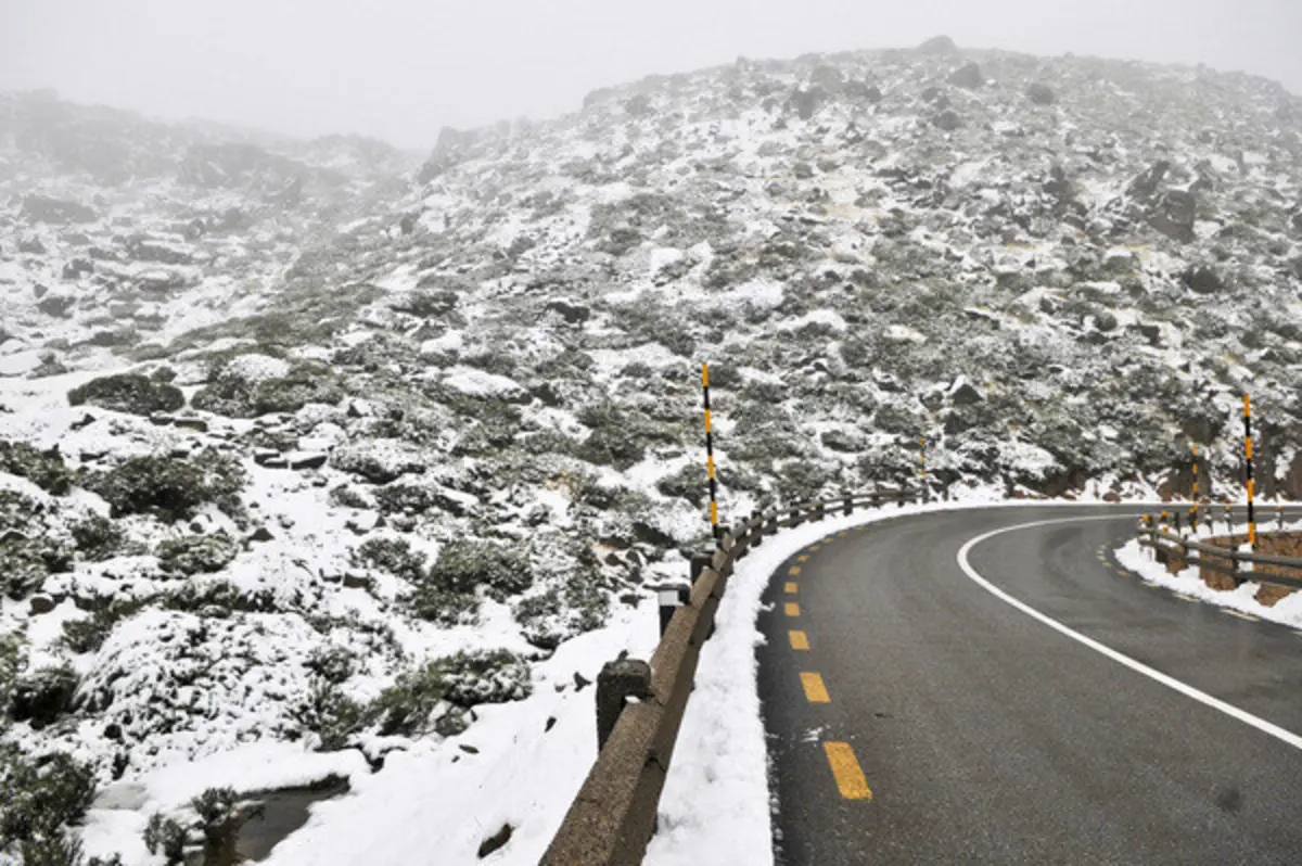 Imagem de contexto do artigo Neve coloca Guarda e Castelo Branco sob aviso amarelo. Chuva e vento fortes devem regressar esta quarta-feira