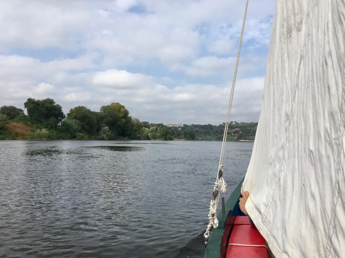 Imagem de contexto do artigo Reportagem TSF Rua do Tejo. A motor rio acima, à vela rio abaixo