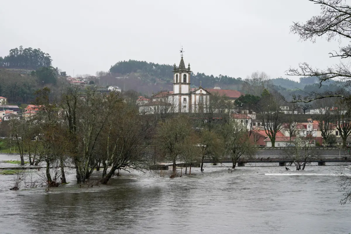 Imagem de contexto do artigo Nova depressão a caminho: vários distritos com avisos devido à chuva, vento, neve e ondulação