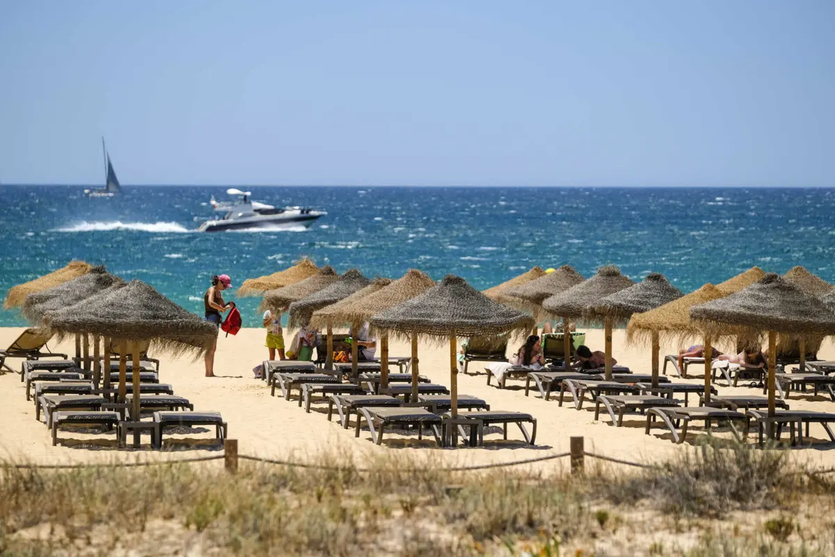 Imagem de contexto do artigo Vários distritos sob aviso amarelo, temperaturas podem chegar aos 35 graus