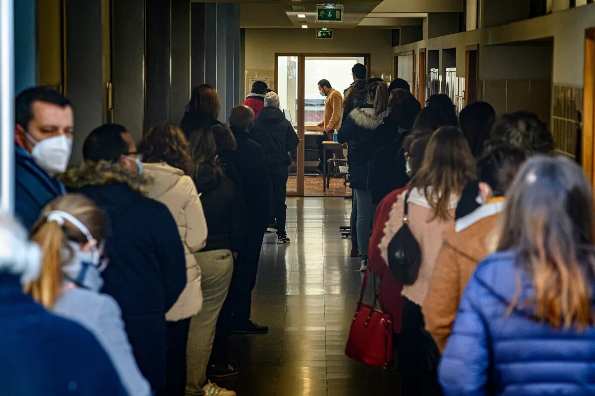 A administração eleitoral da secretaria-geral do MAI remeteu 69.264 cartas registadas para 149 países