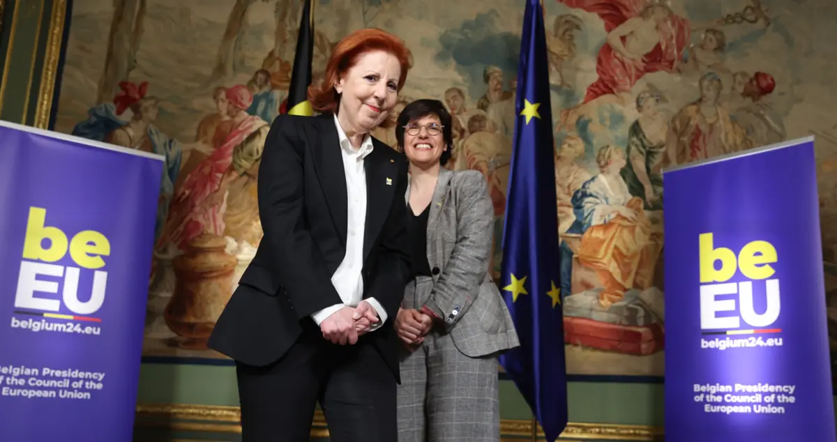 Maria da Graça Carvalho, ministra do Ambiente e Energia (à esquerda)