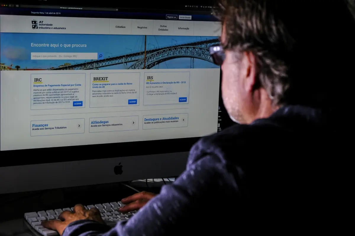 Imagem de contexto do artigo Rendimentos de trabalho até 1175 euros brutos com 0% de retenção de IRS em setembro e outubro