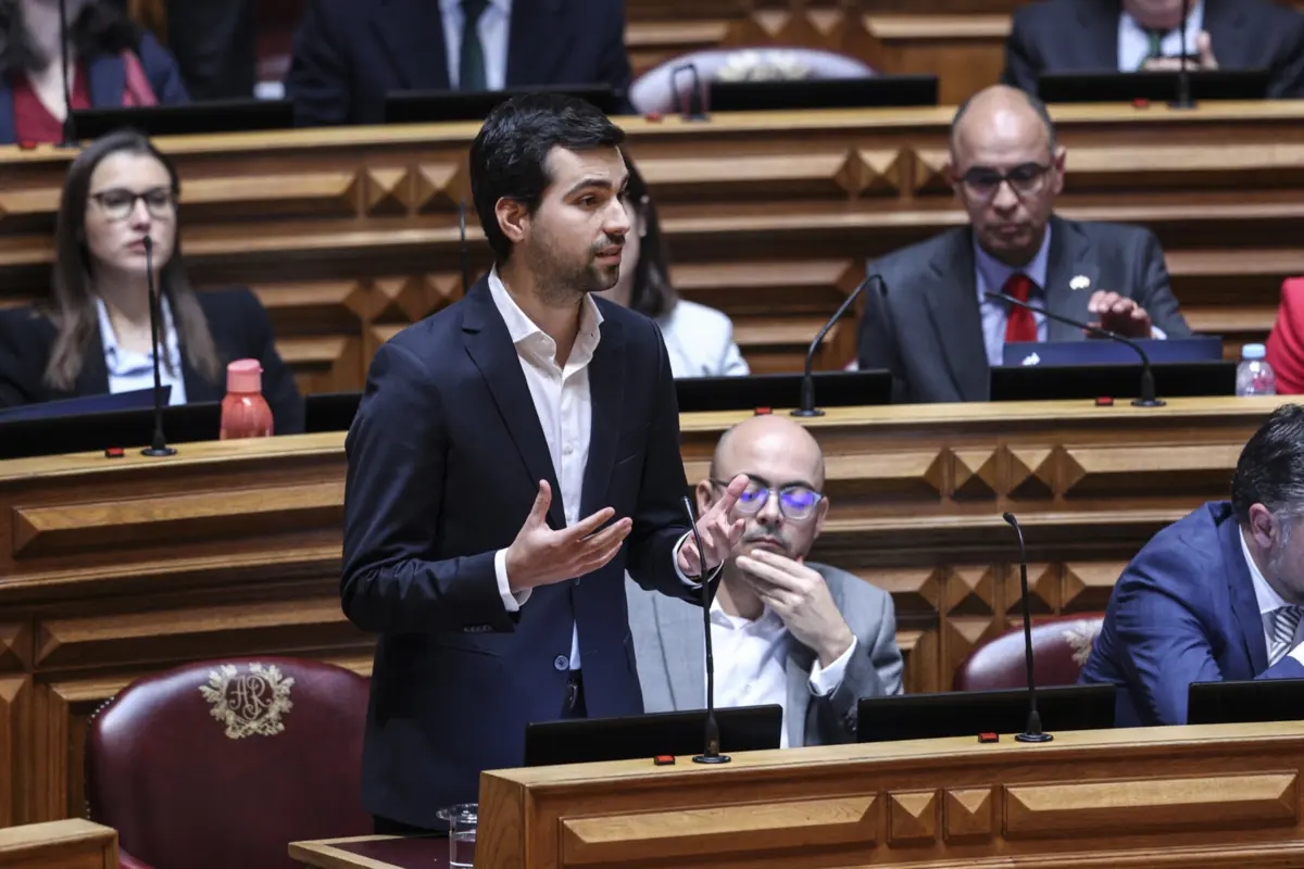 Imagem de contexto do artigo IL critica elenco "demasiado grande" e saúda "equilíbrio" entre políticos e sociedade civil