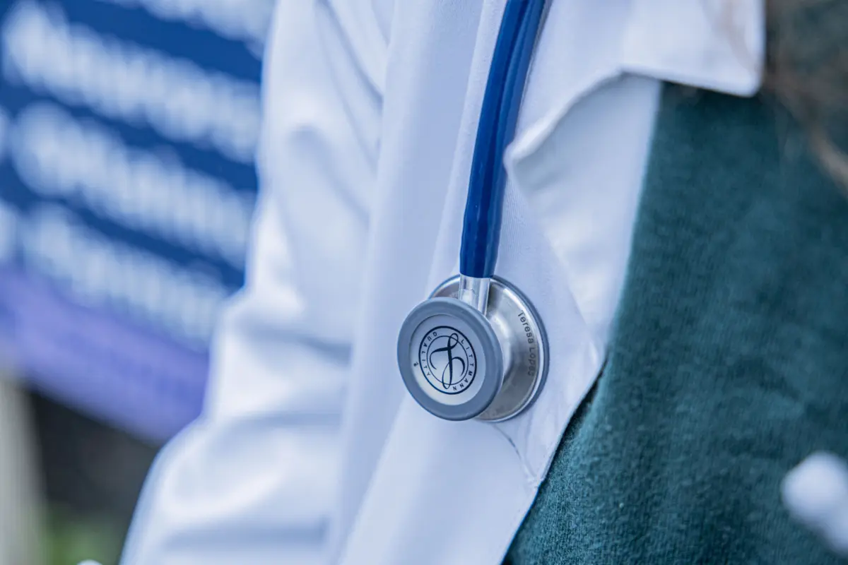 Imagem de contexto do artigo Governo autoriza contratação "urgente" de 350 médicos. Administradores hospitalares esperam "que ainda vá a tempo" do verão