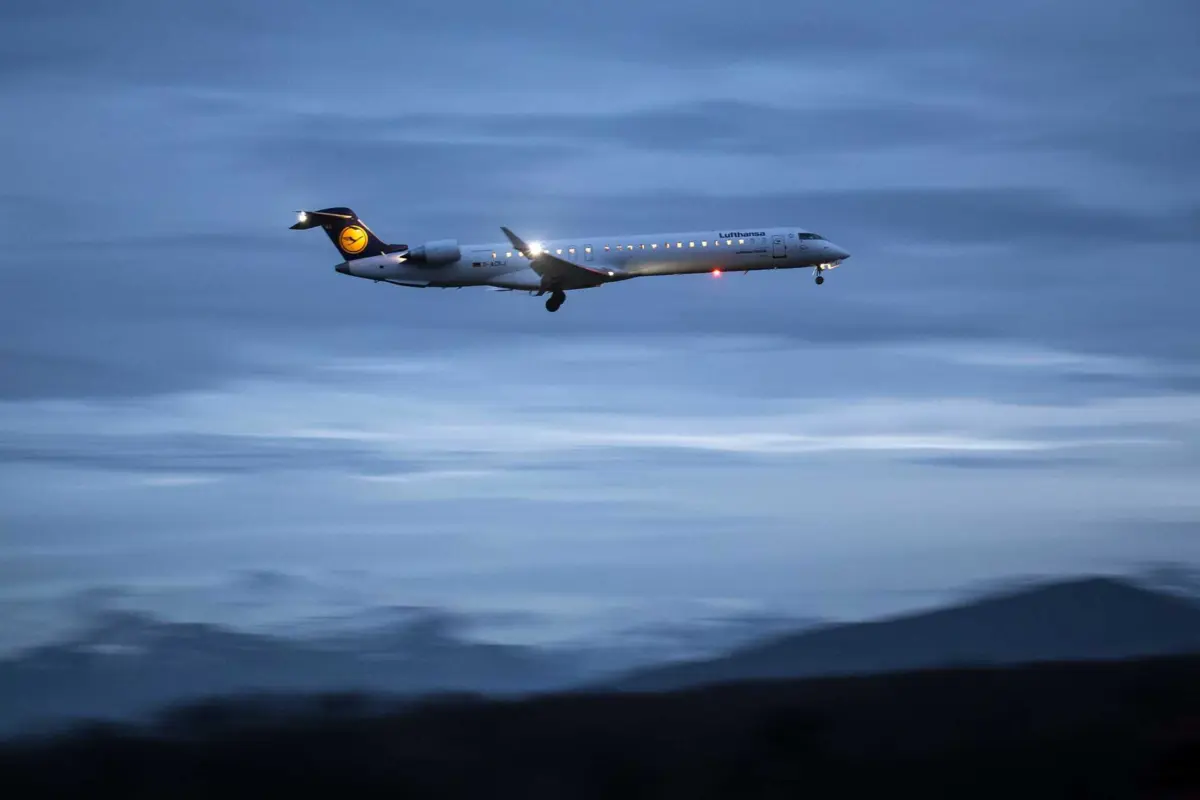 O aeroporto de Genebra pediu aos passageiros que verificassem se os seus voos foram afetados antes de se dirigirem para o aeroporto
