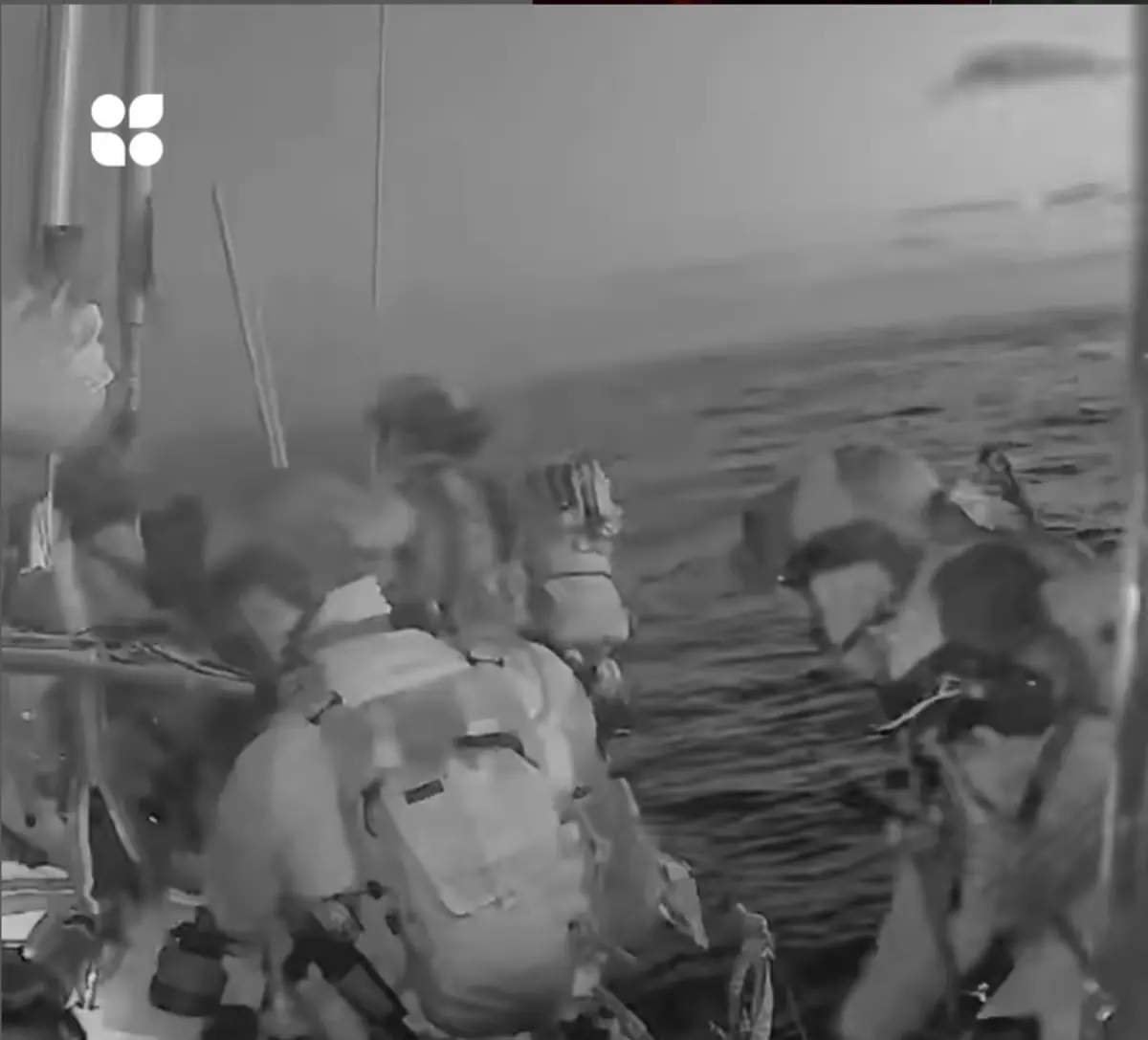Militares israelitas a intercetar um dos barcos da flotilha humanitária