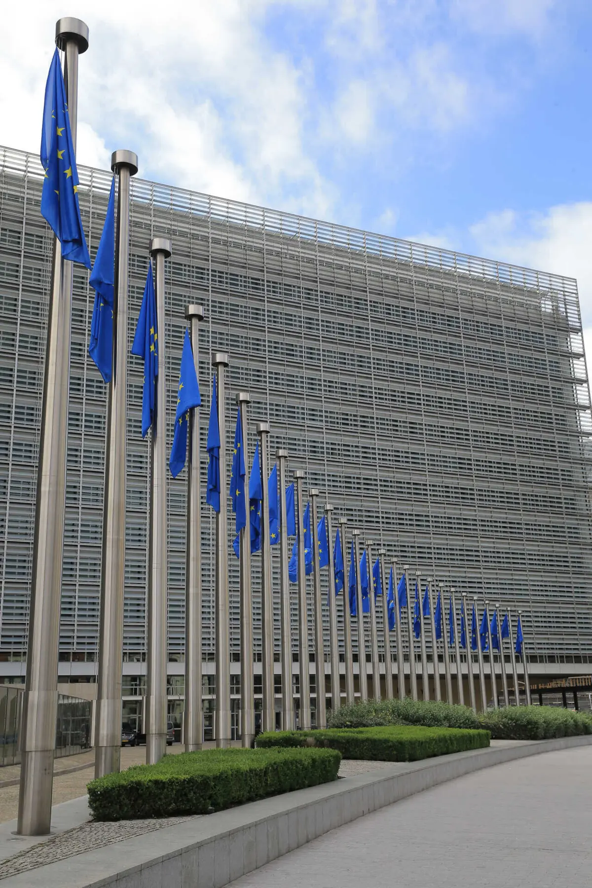 Imagem de contexto do artigo "É preciso tempo e empenho." UE pronta a negociar tarifas com EUA, mas alerta que "não vai esperar para sempre"