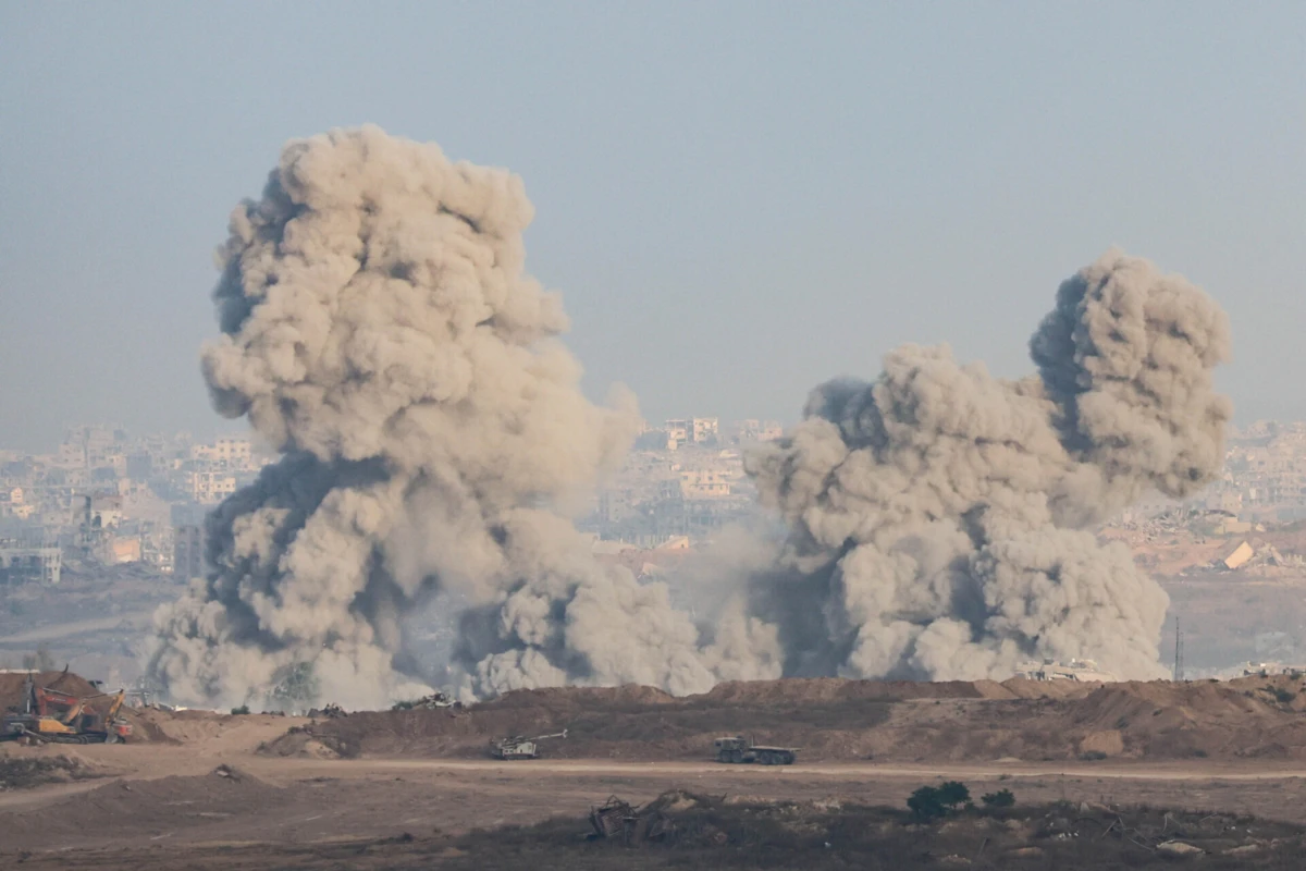 Outros três morreram num ataque ao campo de deslocados de Al-Mawassi, no sul do território
