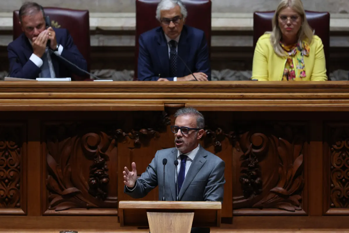 Imagem de contexto do artigo Governo “quer continuar a governar” e reforça apelos à oposição. "Presidenciável" Centeno foi visado