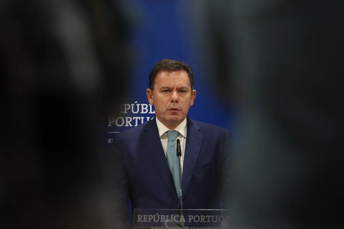 Luís Montenegro destaca o alargamento do passe gratuito para jovens estudantes a todos os jovens até aos 23 anos