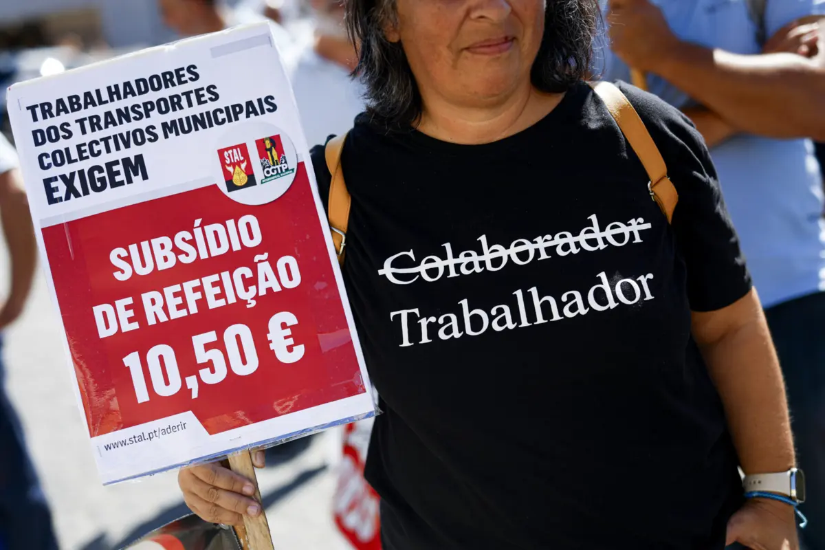 Imagem de contexto do artigo Trabalhadores dos transportes públicos municipais em greve: adesão de 100% em Bragança e Barreiro e 99% em Coimbra