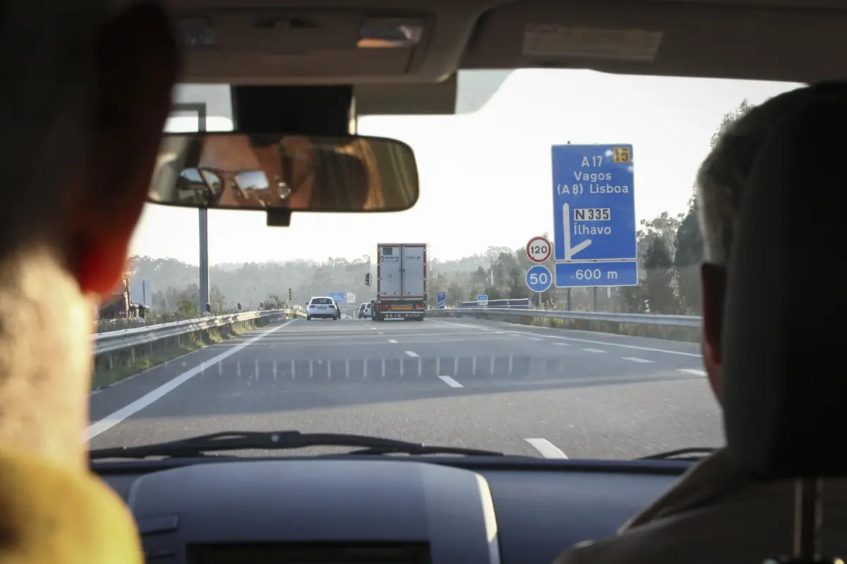 O alerta foi dado às 11h48 e o troço da A17 foi parcialmente reaberto às 13h05
