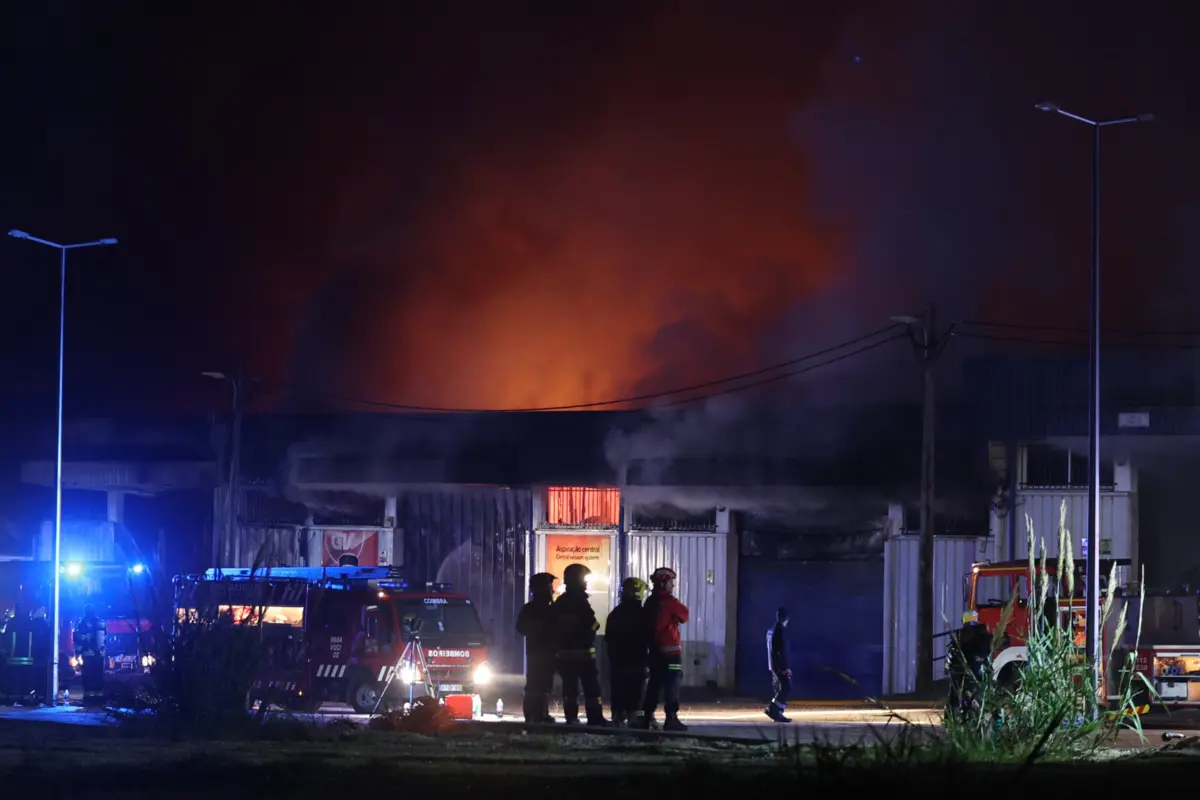 Imagem de contexto do artigo Dominado incêndio em empresa de Coimbra