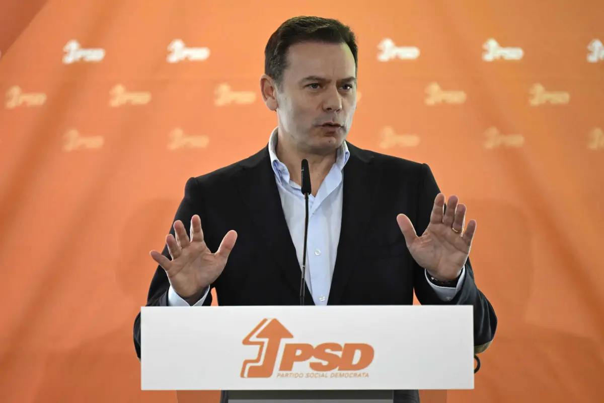 Montenegro lamenta o "oportunismo político"