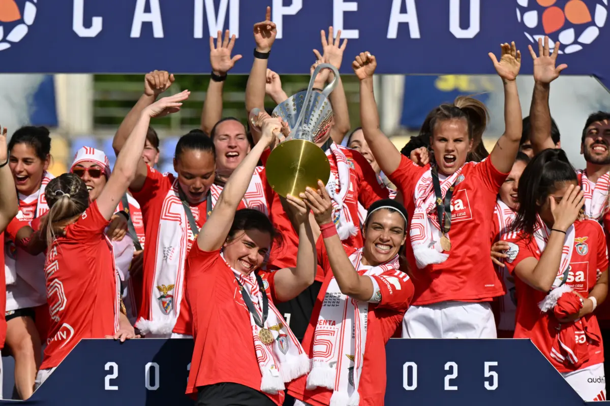Imagem de contexto do artigo Benfica não dá hipóteses e é pentacampeão nacional feminino de futebol