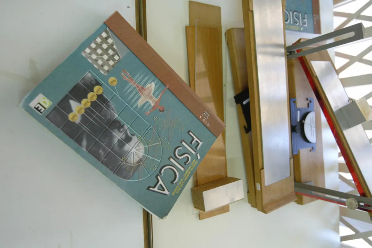 As aulas estiveram suspensas "devido a uma avaria" no posto de transformação