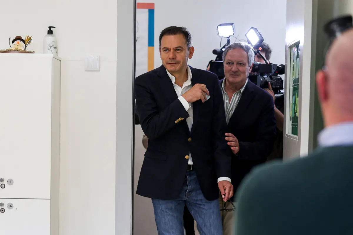 Imagem de contexto do artigo Projeções apontam para vitória da AD sem maioria absoluta. PS e Chega empatados