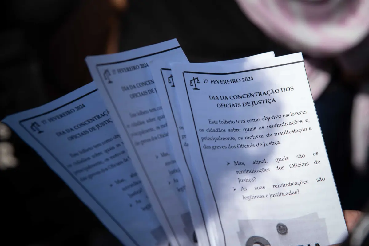 Os oficiais de justiça serão "selecionados através de concurso externo"