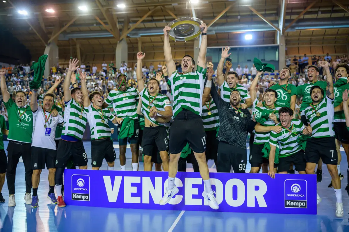 Imagem de contexto do artigo Sporting domina FC Porto e conquista terceira Supertaça de andebol consecutiva