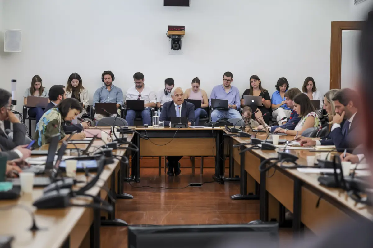 Imagem de contexto do artigo Chumbada proposta de relatório da comissão de inquérito ao caso das gémeas