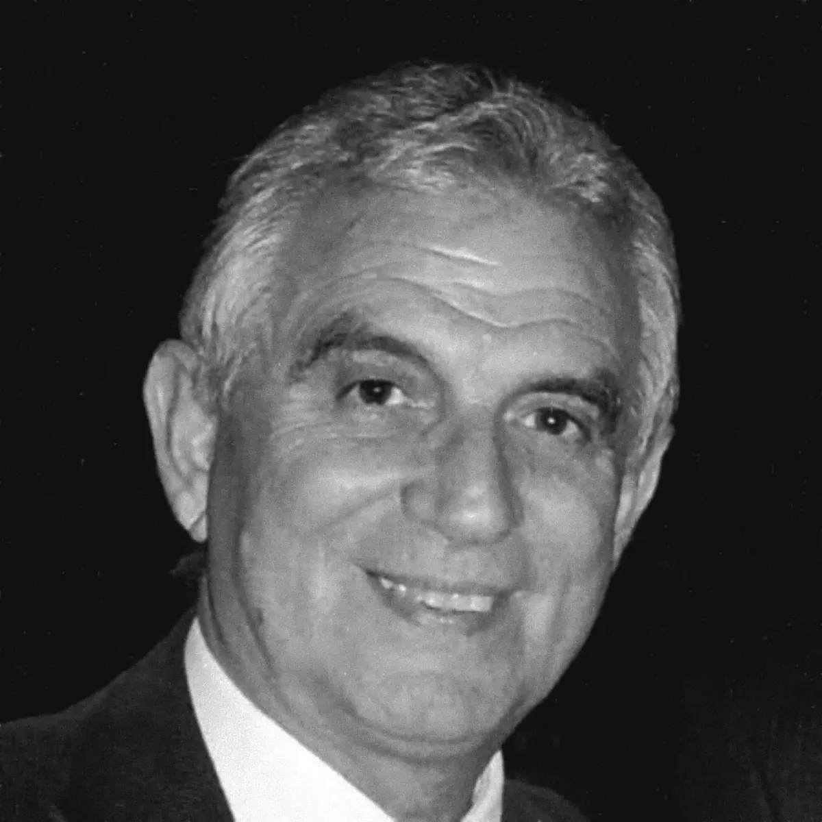 Imagem de contexto do artigo "Justa homenagem." Faro atribui nome de Artur Lara Ramos à pista de atletismo da cidade