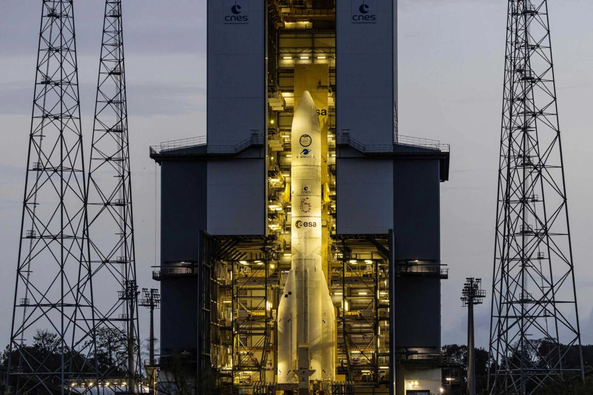 Ficará em órbita entre cinco e 15 anos antes de reentrar na atmosfera