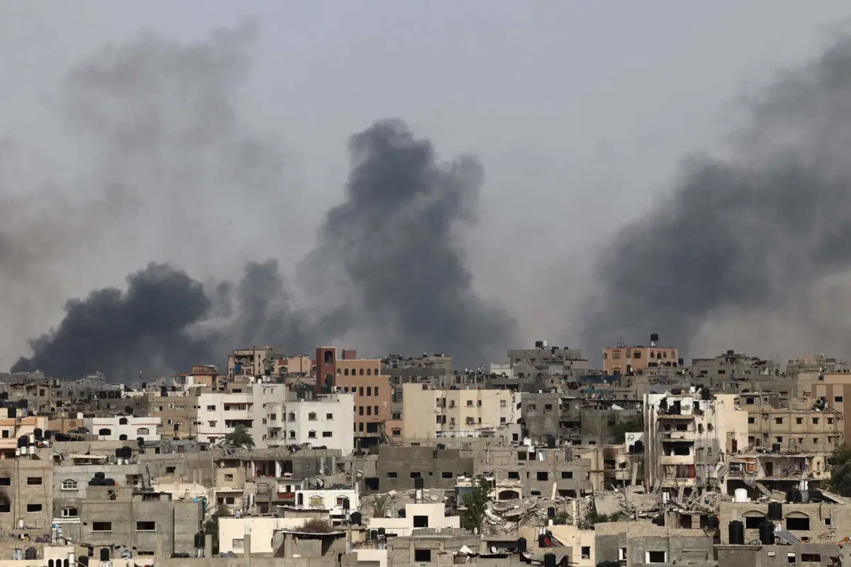 As imagens difundidas mostram um soldado alegadamente ferido a ser arrastado pelo túnel