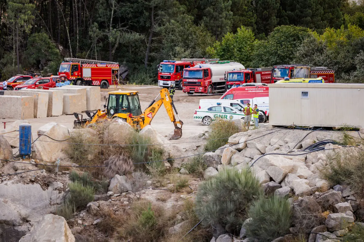 O acidente ocorreu pelas 12h55 de segunda-feira