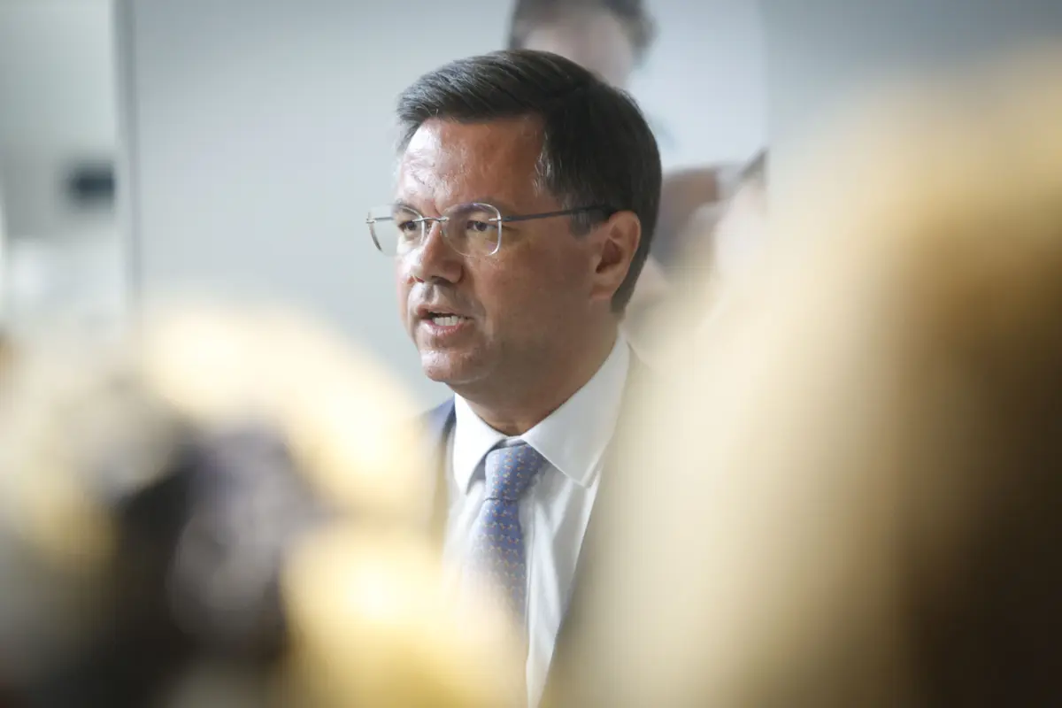 Imagem de contexto do artigo Ministro da Reforma do Estado diz que é fundamental “garantir que tudo o que possa ser digital é digitalizado”