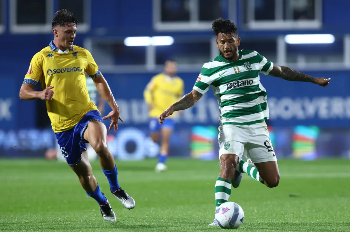 Imagem de contexto do artigo Sporting vence Estoril e cola-se provisoriamente ao FC Porto na liderança