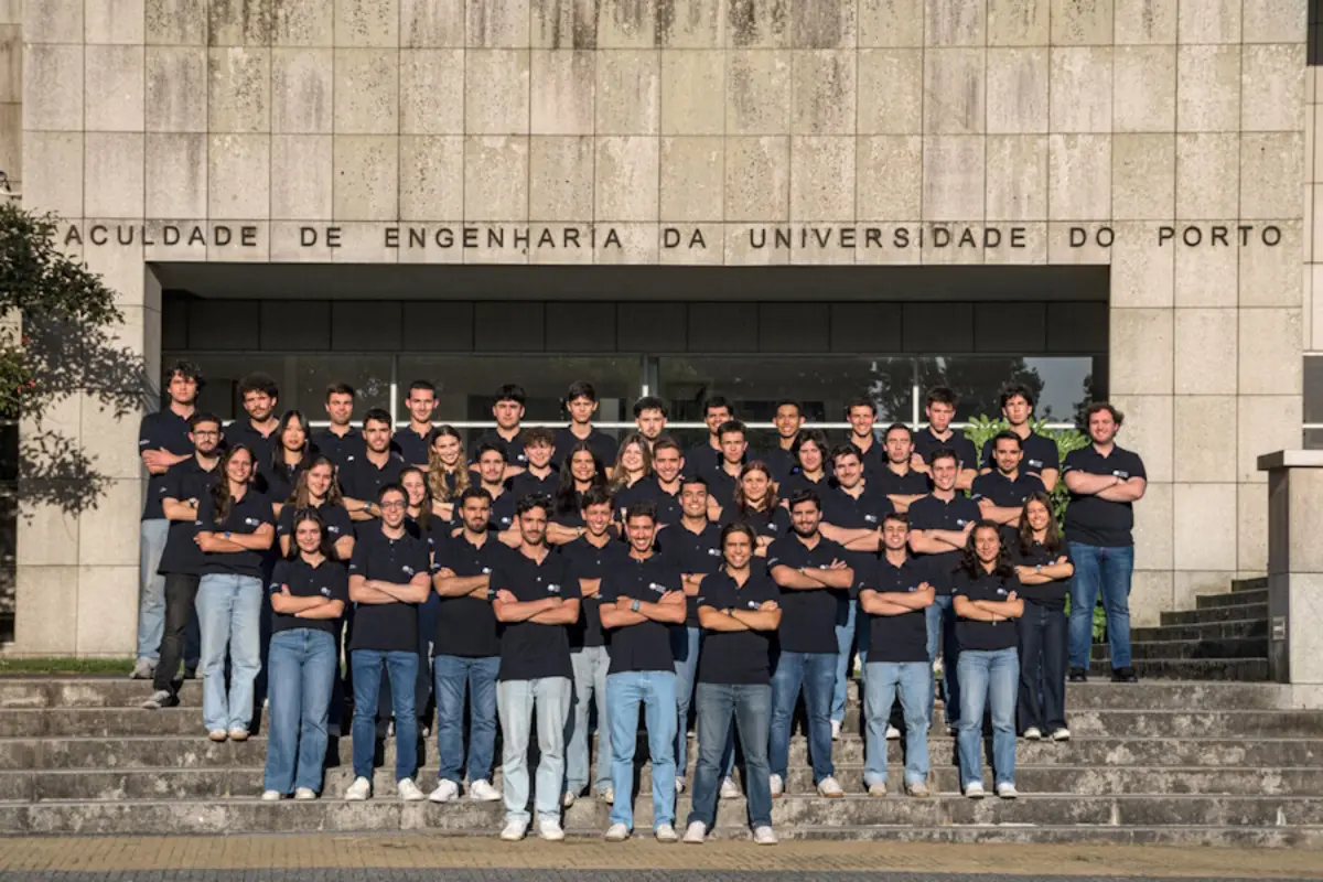 Imagem de contexto do artigo "Atlântico" pronto a navegar movido a energia solar da FEUP para o mundo