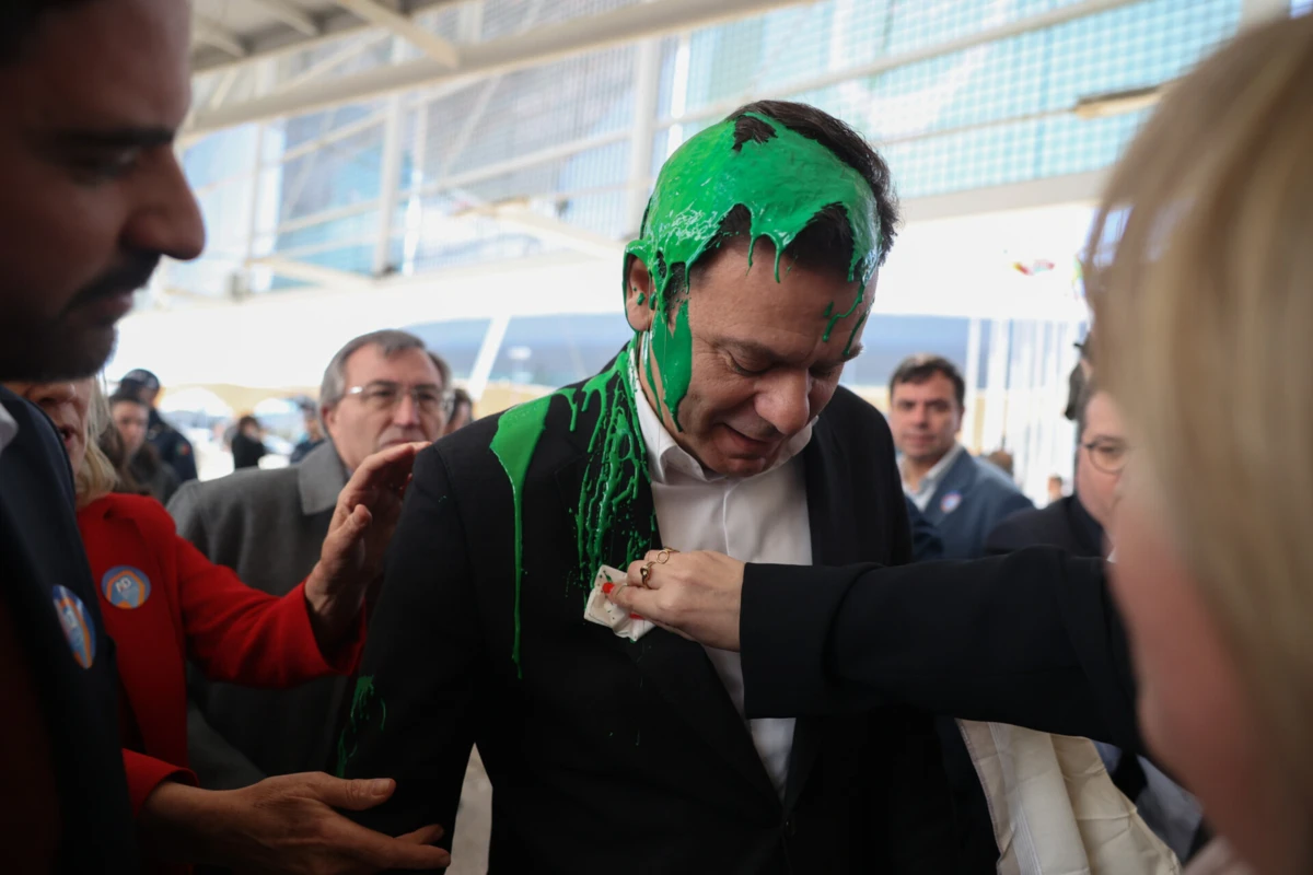 Imagem de contexto do artigo Partidos condenam ataque com tinta a Luís Montenegro