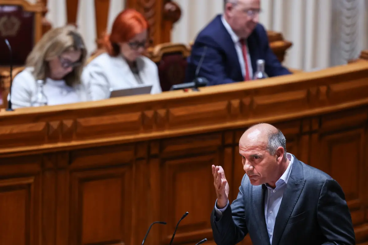 Imagem de contexto do artigo PCP acusa Montenegro de viver numa bolha e de usar extrema-direita como “abre-latas”