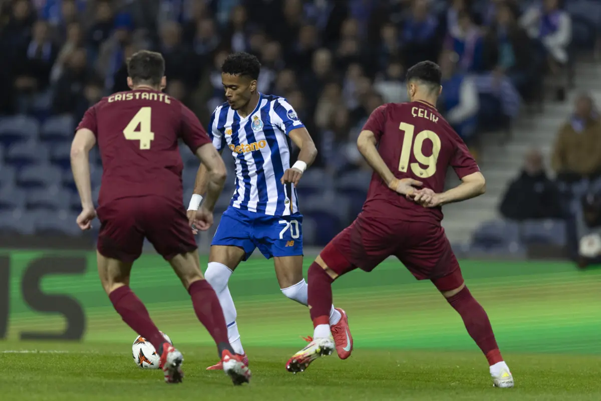 Imagem de contexto do artigo Caminho da eliminatória vai dar a Roma. FC Porto empata e play-off da Liga Europa decide-se em Itália