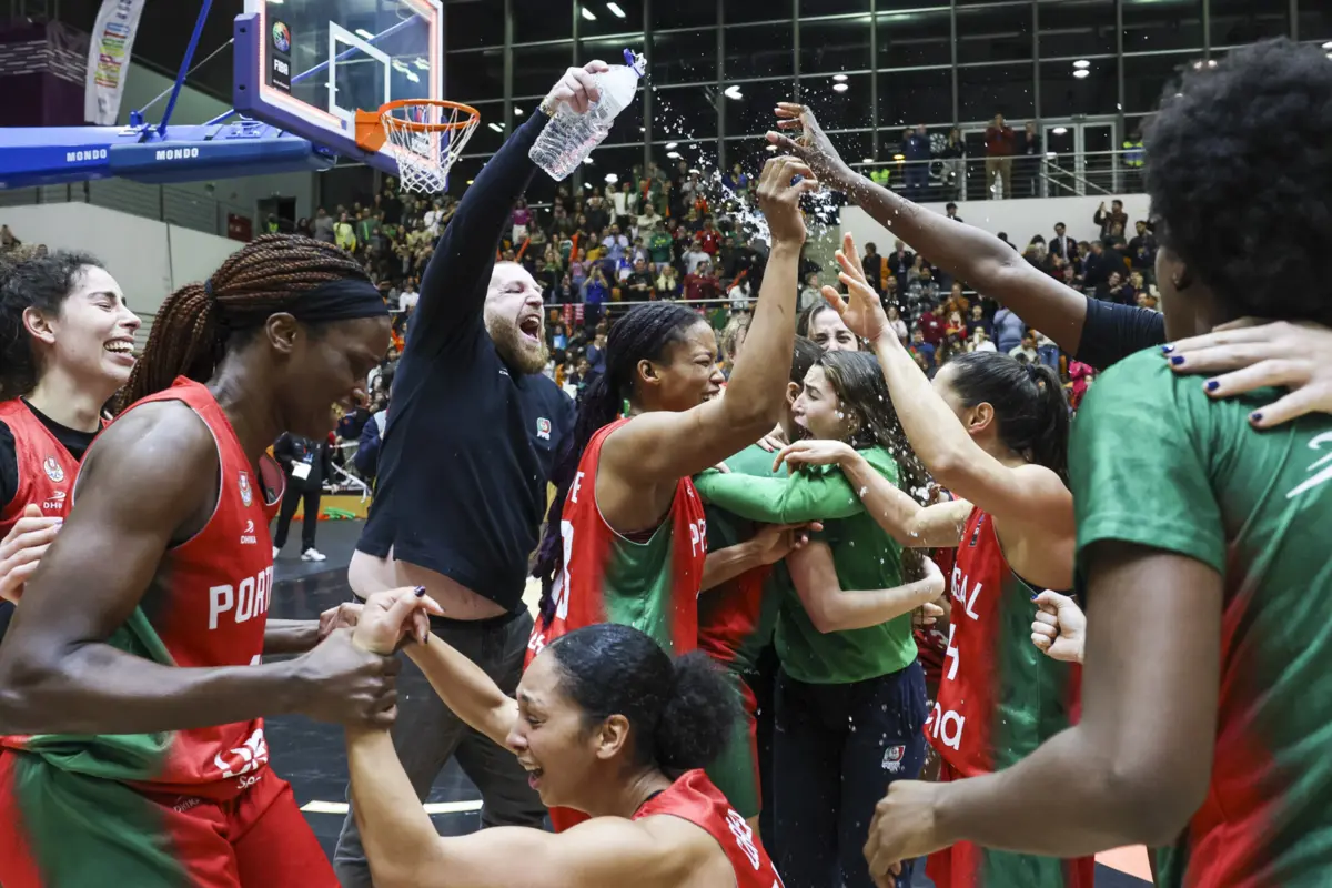 Portugal qualificou-se no domingo pela primeira vez para o Campeonato da Europa feminino de basquetebol