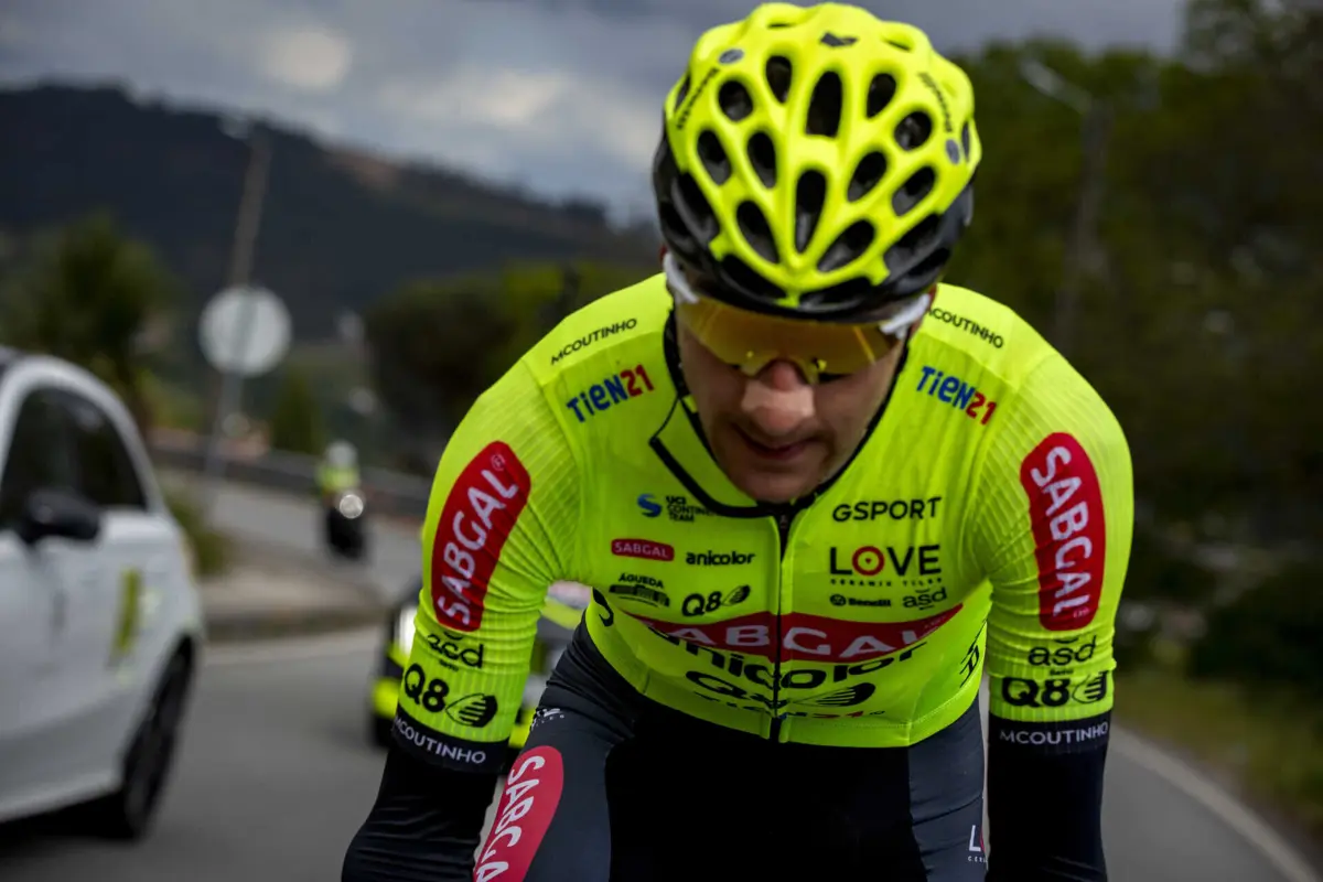 Imagem de contexto do artigo Campeão de 2022 Mauricio Moreira desiste na quarta etapa da Volta a Portugal