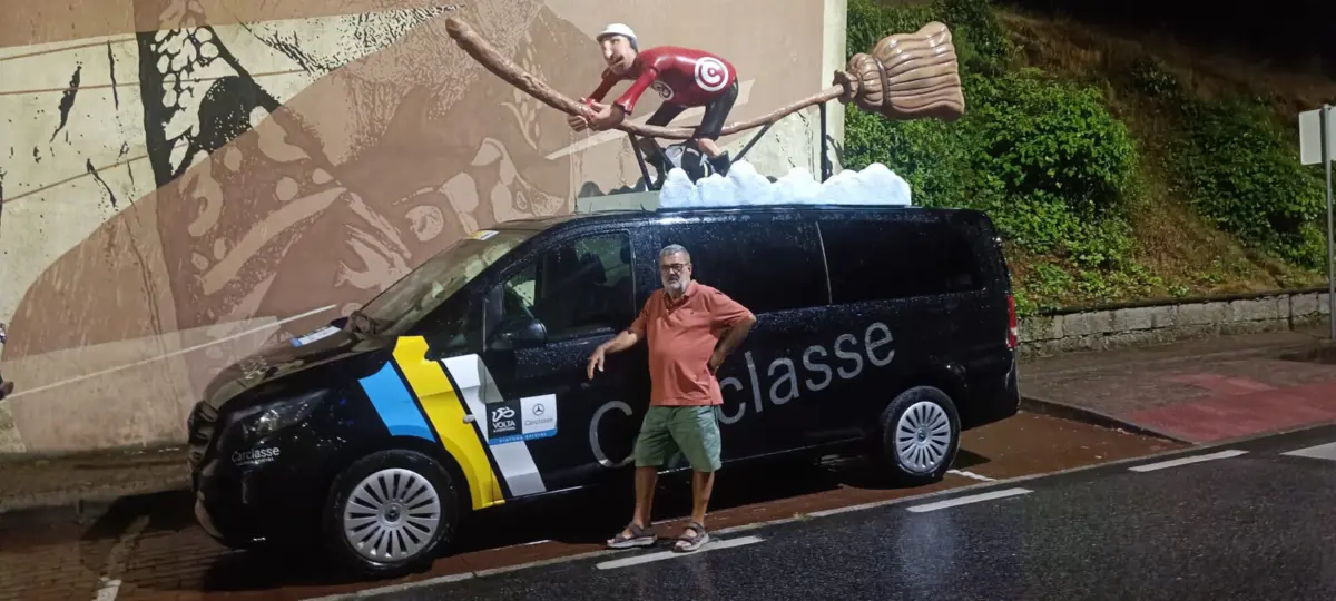 Imagem de contexto do artigo "Chora-se, há muito riso e emoções fortes." O Carro Vassoura guarda os maiores segredos da Volta a Portugal