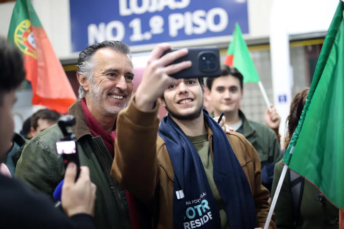 Imagem de contexto do artigo Depois de "dias difíceis", Cotrim Figueiredo garante estar "de pé, inteiro e pronto para a luta e fazer história"