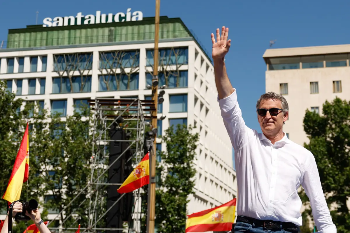 Imagem de contexto do artigo "Os seus votantes merecem respeito." Líder do PP espanhol recusa cordão sanitário a extrema-direita se for Governo