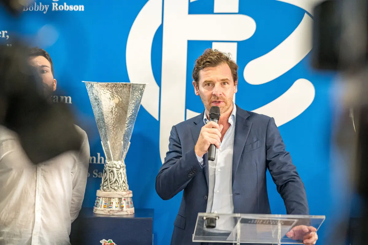 Imagem de contexto do artigo Villas-Boas diz que FC Porto não vende a "preço de saldo" e deseja "sucesso" a Conceição menos nos rivais