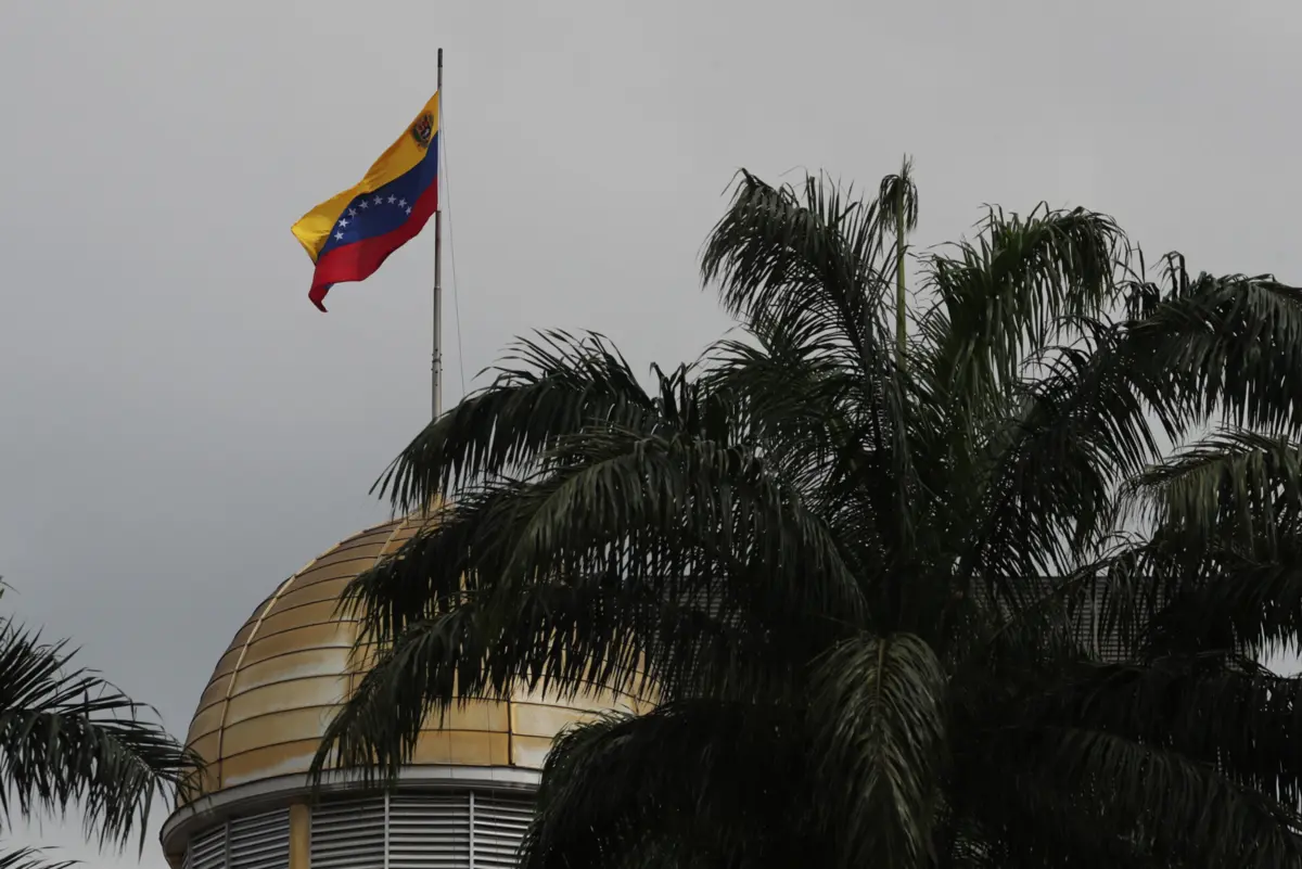 O emigrante pede "políticas económicas fortes para estabilizar o país"