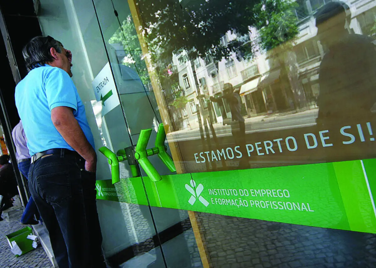 Imagem de contexto do artigo Número de desempregados inscritos nos centros de emprego sobe 5,7% em dezembro