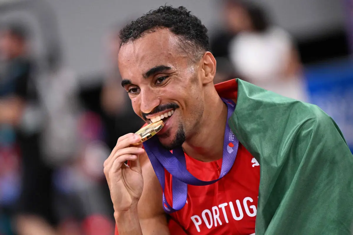 Imagem de contexto do artigo Como um sprint final muda tudo: Isaac Nader nem queria acreditar que é o novo campeão do mundo em 1500 metros